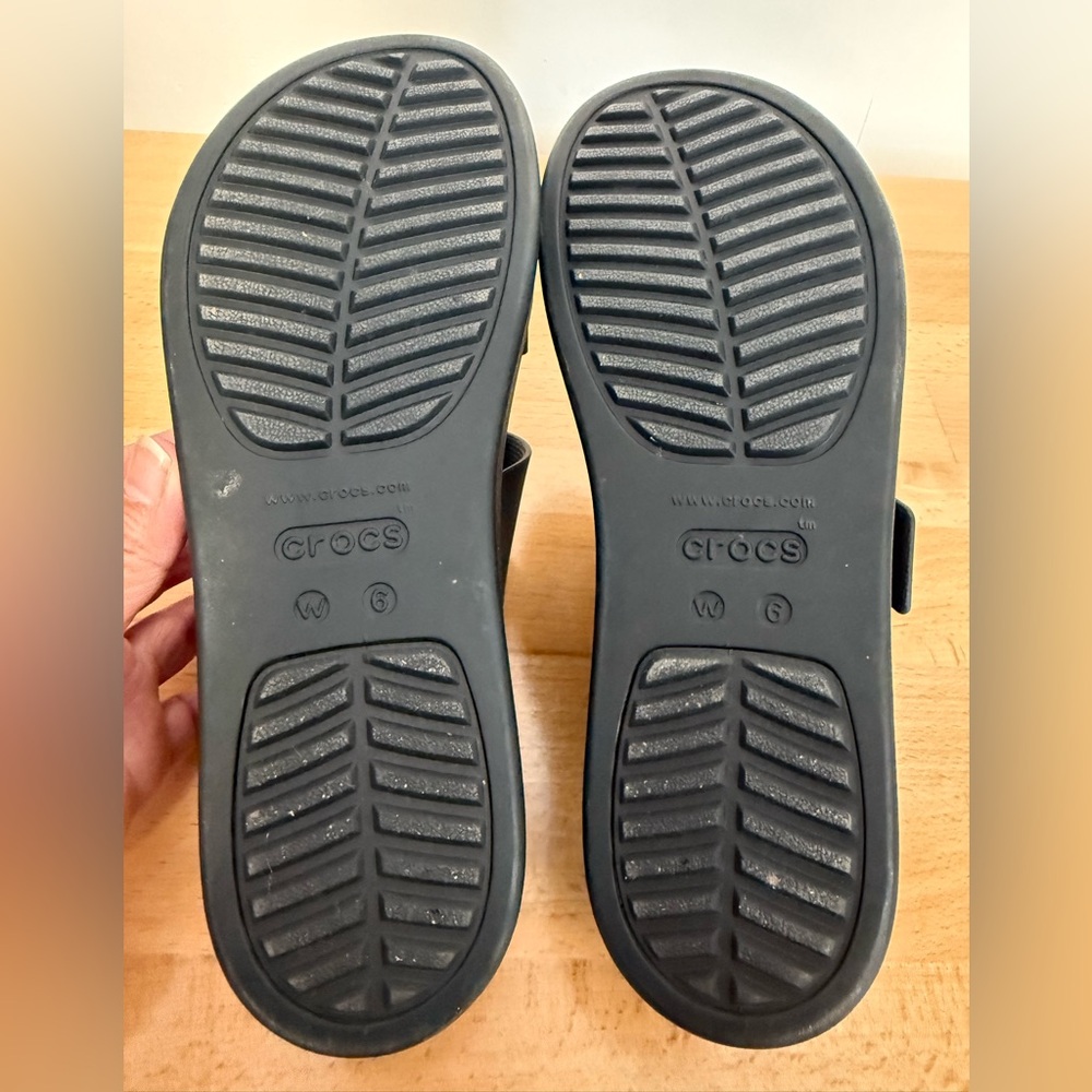 CROCS Brooklyn Low Wedge Women's Black Slide Sandals, size 6 - Picture 3 of 5